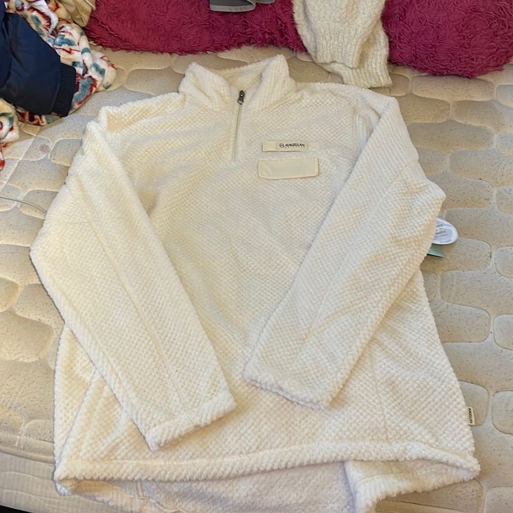 Magellan Outdoors Fleece pull over